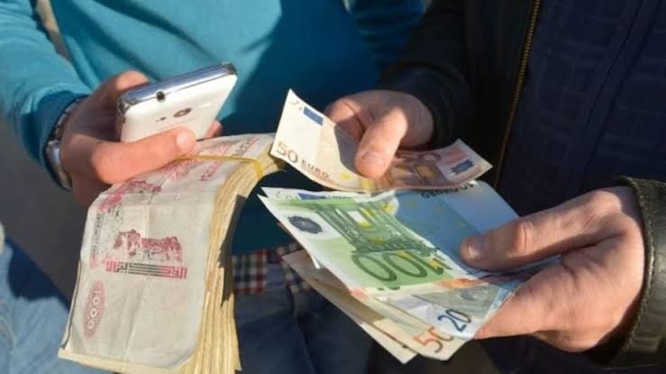 إرتفاع قياسي لسعر الأورو والدولار أمام الدينار الجزائري