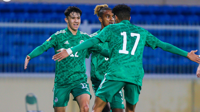 بالفيديو : الجزائر تفوز على ليبيا بثلاثية وتتأهل للربع النهائي