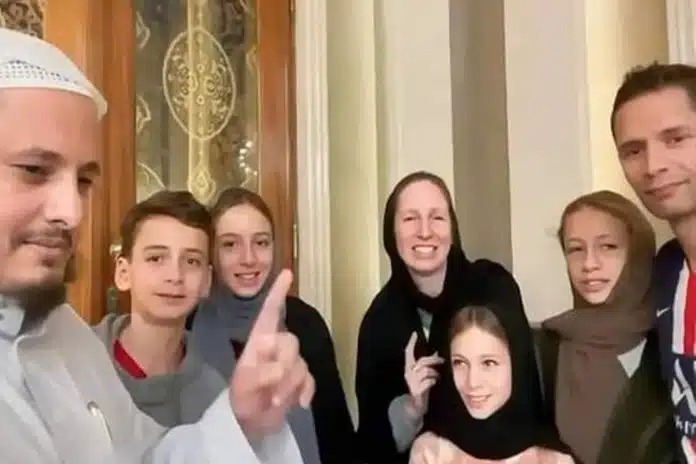 عائلة برازيلية تعلن إعتناقها الاسلام في مونديال قطر