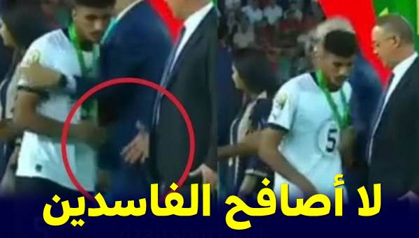 تعرض رئيس الجامعة المغربية لكرة القدم فوزي لقجع، سهرة السبت، لموقف محرج عقب نهاية المشهد الختامي لنهائيات منافسة كأس أمم إفريقيا لفئة أقل من 23 سنة.